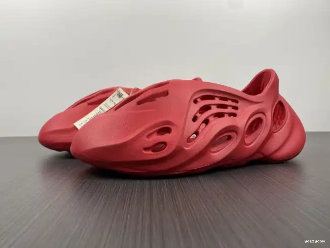 Yeezy Adidas Red Foam CW3355 0530
